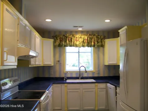 703 Cedarwood Village Morehead City NC 28557