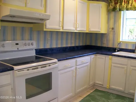 703 Cedarwood Village Morehead City NC 28557