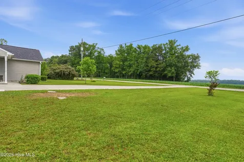 2325 White Oak River Road Maysville NC 28555