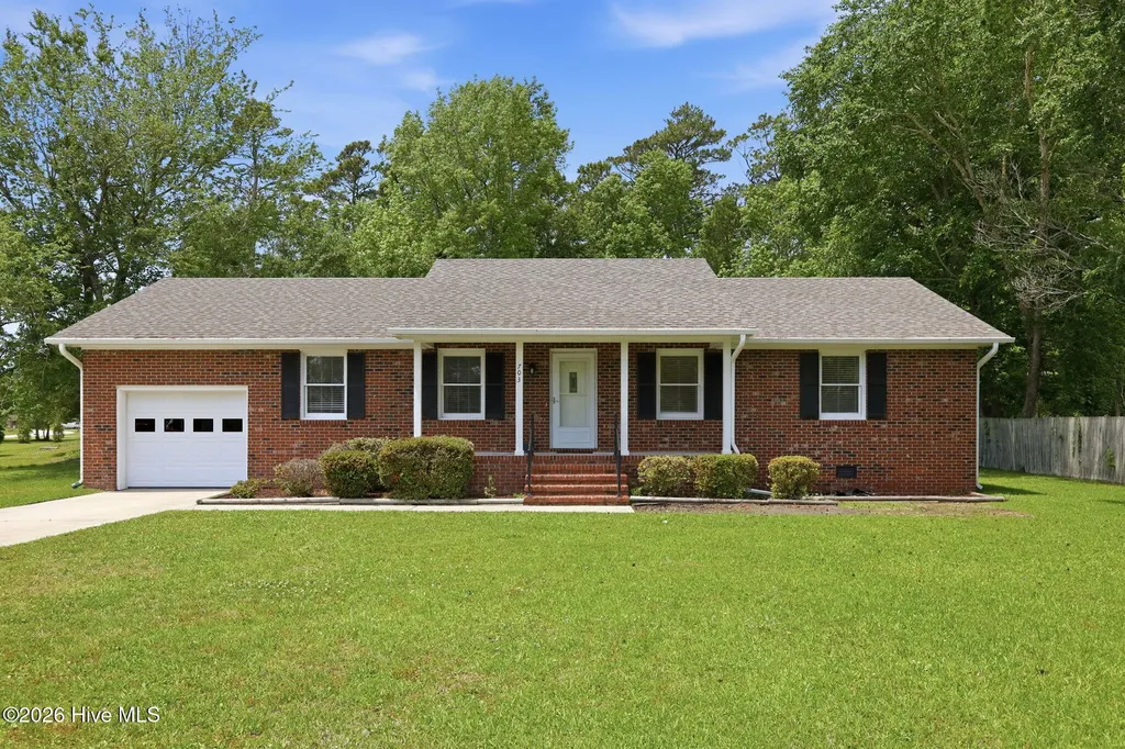703 Oxford Drive Morehead City NC 28557