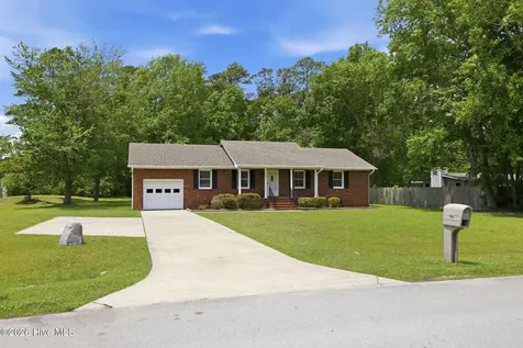 703 Oxford Drive Morehead City NC 28557