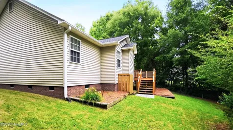 138 Leonard Drive New Bern NC 28560