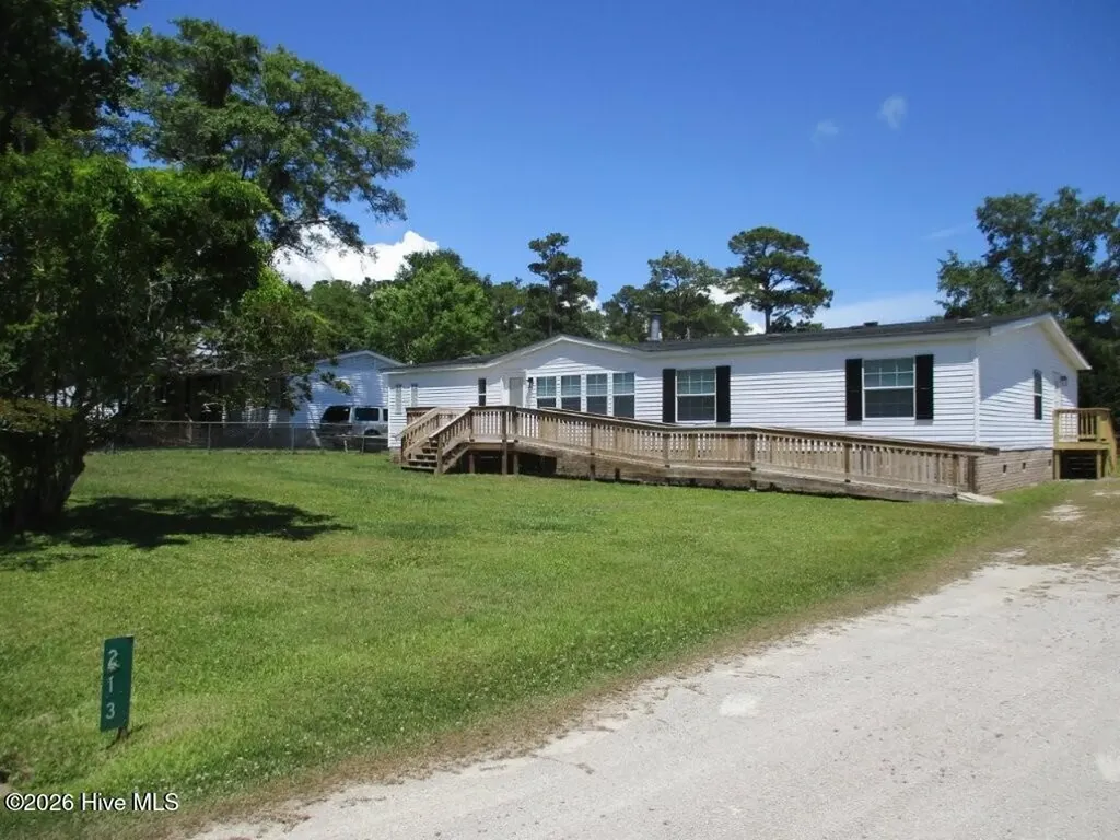 213 Pettiford Road Peletier NC 28584