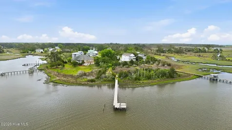 111 Jade Street Beaufort NC 28516