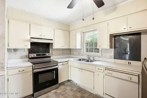 5117 Chaucer Drive Wilmington NC 28405