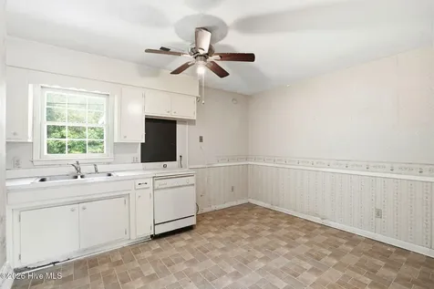 5117 Chaucer Drive Wilmington NC 28405