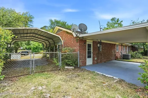 5117 Chaucer Drive Wilmington NC 28405