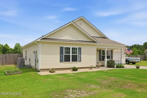 645 Hubert Boulevard Hubert NC 28539