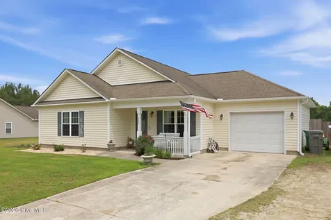 645 Hubert Boulevard Hubert NC 28539