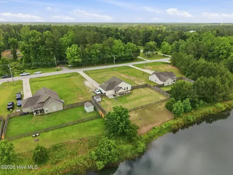 645 Hubert Boulevard Hubert NC 28539