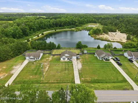 645 Hubert Boulevard Hubert NC 28539