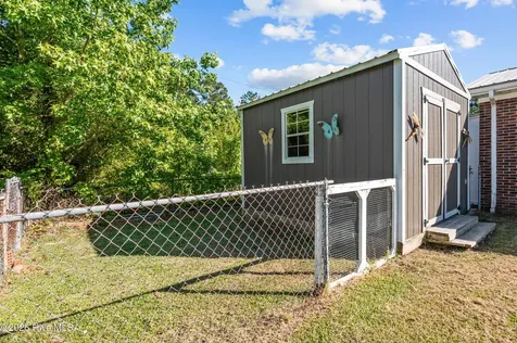 207 Maplehurst Drive Jacksonville NC 28540