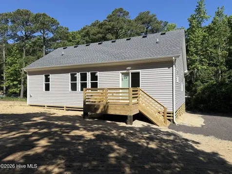 131 Dozier Street Jarvisburg NC 27947