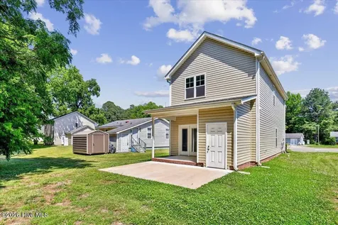 706 S Pollock Street Selma NC 27576