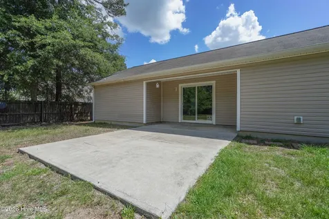 102 Ashbury Park Lane Richlands NC 28574