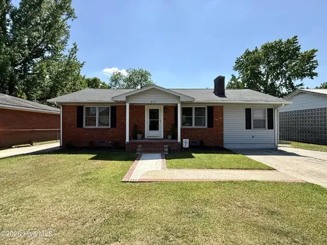 215 N Edgewood Avenue Williamston NC 27892