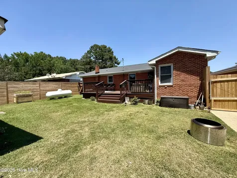 215 N Edgewood Avenue Williamston NC 27892