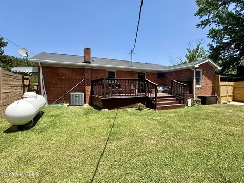 215 N Edgewood Avenue Williamston NC 27892