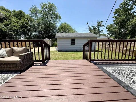 215 N Edgewood Avenue Williamston NC 27892