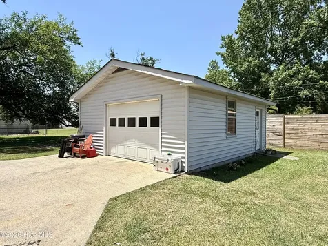 215 N Edgewood Avenue Williamston NC 27892