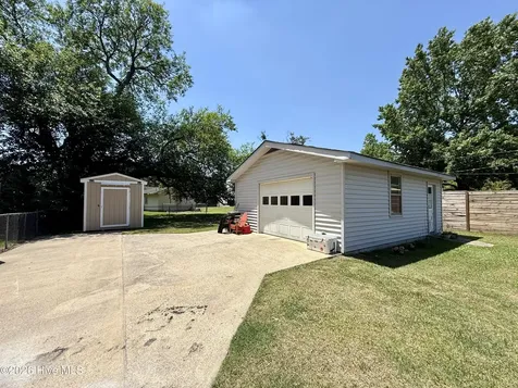 215 N Edgewood Avenue Williamston NC 27892