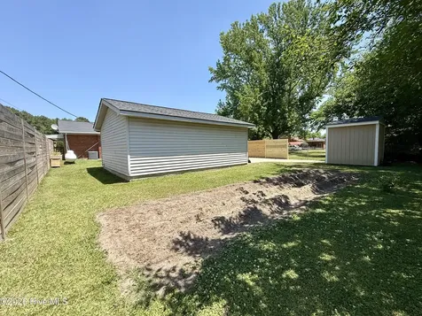 215 N Edgewood Avenue Williamston NC 27892