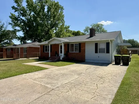 215 N Edgewood Avenue Williamston NC 27892