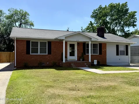 215 N Edgewood Avenue Williamston NC 27892