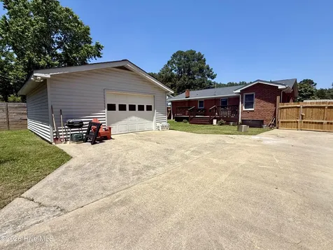 215 N Edgewood Avenue Williamston NC 27892