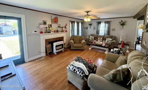 207 W Church Street Walstonburg NC 27888