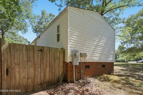 106 Mcclendon Court Richlands NC 28574