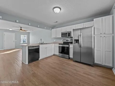 200 Lanieve Court Hubert NC 28539