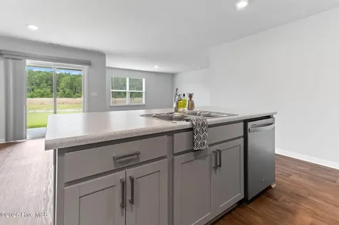 1119 King Eider Way Winnabow NC 28479