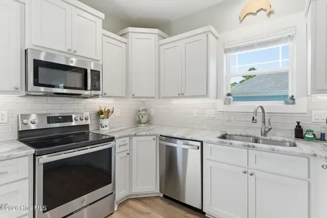 206 NE 61st Street Oak Island NC 28465