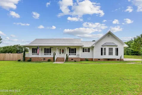 153 Giddens Street Newton Grove NC 28366