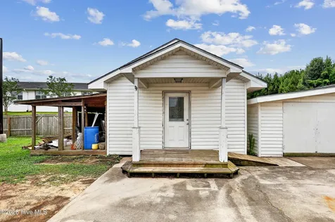 153 Giddens Street Newton Grove NC 28366