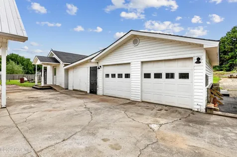 153 Giddens Street Newton Grove NC 28366