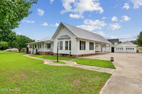 153 Giddens Street Newton Grove NC 28366