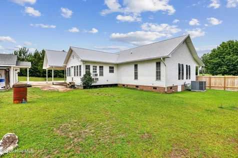153 Giddens Street Newton Grove NC 28366