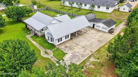 153 Giddens Street Newton Grove NC 28366