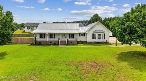 153 Giddens Street Newton Grove NC 28366