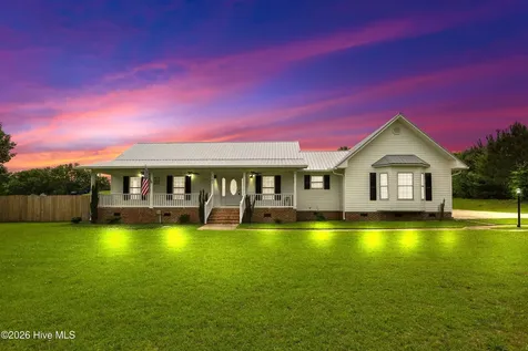 153 Giddens Street Newton Grove NC 28366