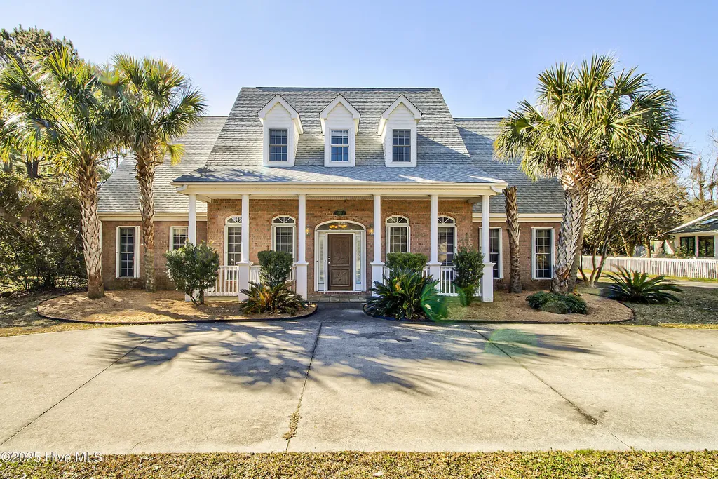613 Clarendon Avenue Carolina Beach NC 28428