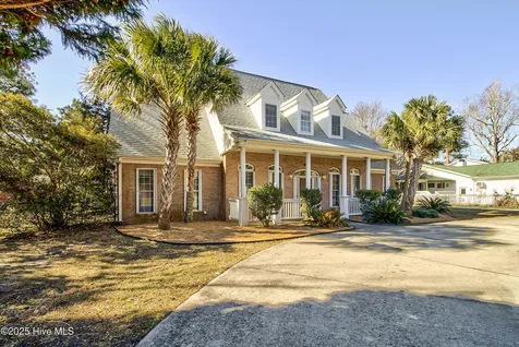 613 Clarendon Avenue Carolina Beach NC 28428