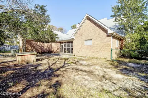 613 Clarendon Avenue Carolina Beach NC 28428
