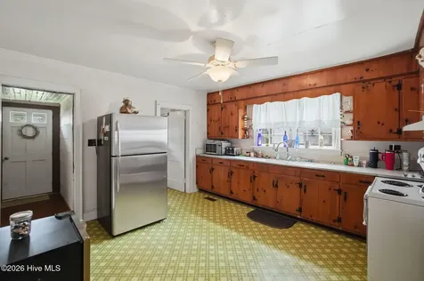 806 Maple Street Elizabeth City NC 27909