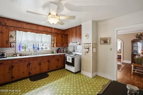 806 Maple Street Elizabeth City NC 27909
