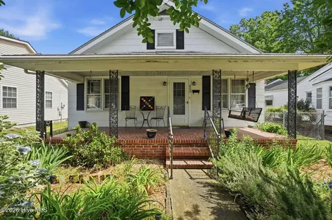 806 Maple Street Elizabeth City NC 27909