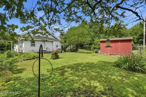 806 Maple Street Elizabeth City NC 27909