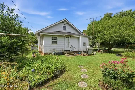806 Maple Street Elizabeth City NC 27909